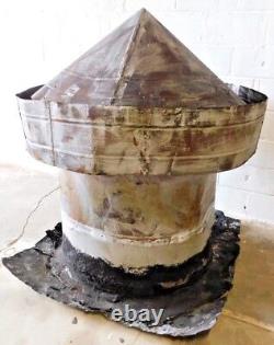 Ancienne aération de toit métallique des années 1900, galvanisée, complète, cône supérieur industriel orné